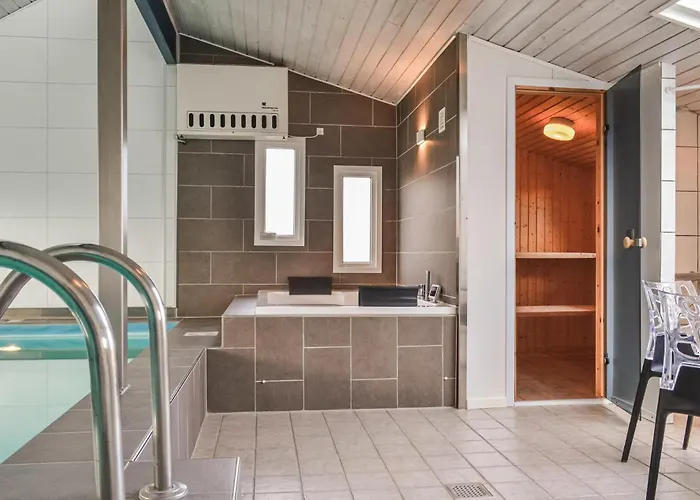 4 Bedroom Gorgeous In Hvide Sande *