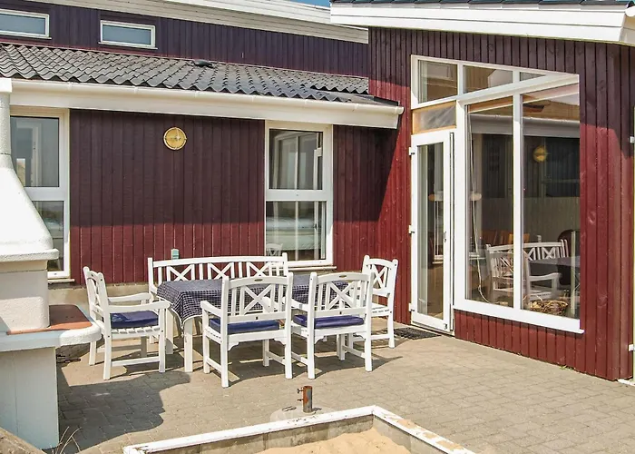 4 Bedroom Gorgeous In Hvide Sande